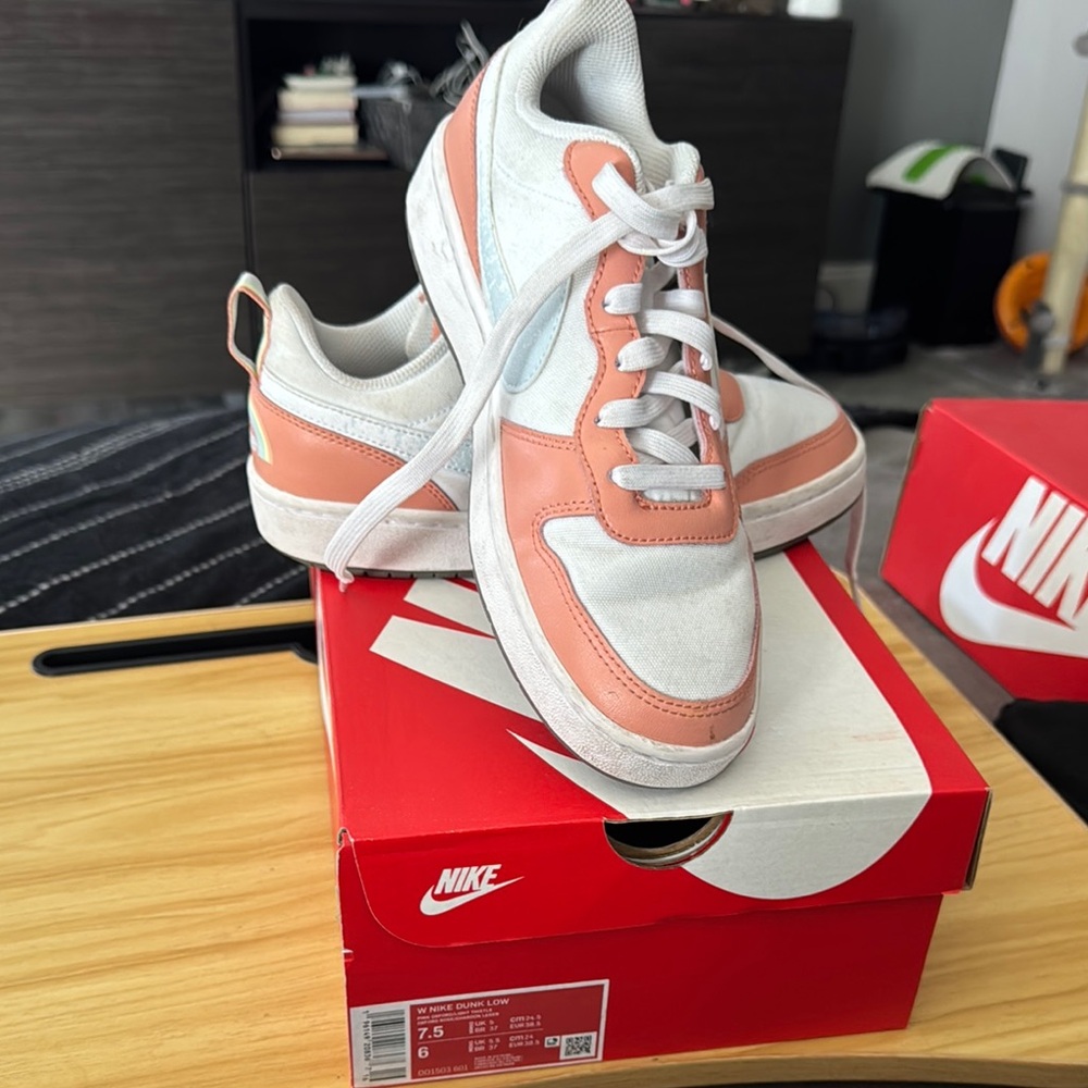 Nike Women's Sneakers in White and Pink